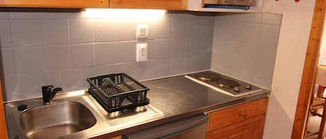 冰箱、微波炉、茶具/咖啡用具、烤面包机