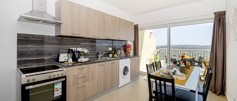 Appartement Supérieur | Cuisine privée | Grand réfrigérateur, micro-ondes, four, plaque de cuisson
