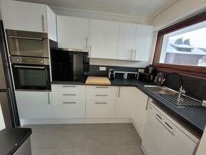 Køleskab, mikrobølgeovn, opvaskemaskine