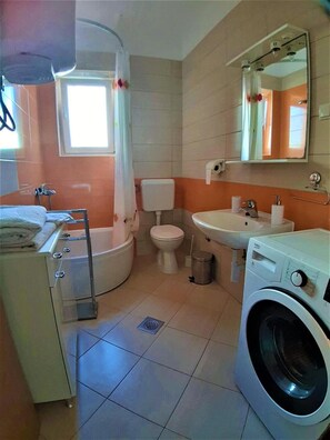 Apartament, 1 dormitori, fumadors, piscina privada | Bany | Articles de tocador gratuïts i tovalloles