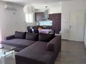 Apartment, 1 Bedroom, Smoking, Balcony | Living room - Guesthouse Raffaello (Rab)