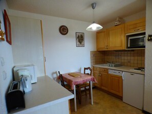 Refrigerador, microondas, horno y lavavajillas 