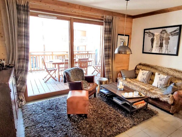 TV - 4* Mountain Apartment, 2 Bed, 6 Guests (Les Gets)