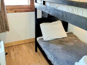 3 chambres, fer et planche à repasser, Wi-Fi gratuit