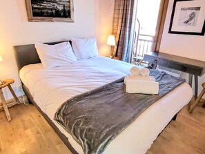 3 bedrooms, iron/ironing board, free WiFi - 4* Mountain Apartment, 2 Bed, 6 Guests (Les Gets)