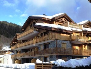 Exterior - 4* Mountain Apartment, 2 Bed, 6 Guests (Les Gets)