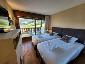 4 bedrooms, iron/ironing board, free WiFi