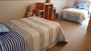 4 chambres, coffres-forts dans les chambres, fer et planche à repasser