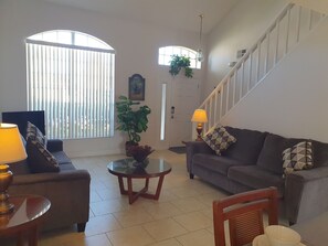 Smart TV, video games, DVD player, books - Extra Spacious Florida Villa, 15 mins to Disney. (Davenport)
