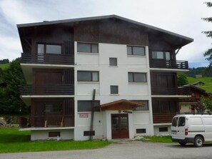 Exterior - Cozy 2-Bedroom Apartment with Cabins in Crest-Voland - Near Slopes, Sleeps 6 (Crest-Voland)