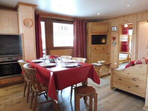 Dining - Cozy 2-Bedroom Apartment with Cabins in Crest-Voland - Near Slopes, Sleeps 6 (Crest-Voland)