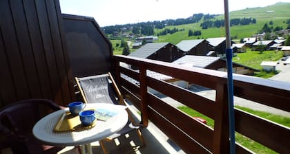 Studio Cozy with Balcony near Ski Lifts for 4 in Les Saisies