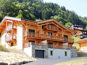 Exterior - Bright 2BR Apartment with Terrace and Parking, Sleeps 4, Les Gets (Les Gets)