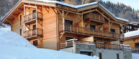 المنشأة من الخارج