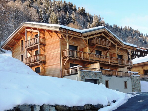 المنشأة من الخارج