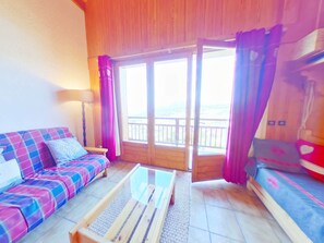 2 bedrooms, iron/ironing board