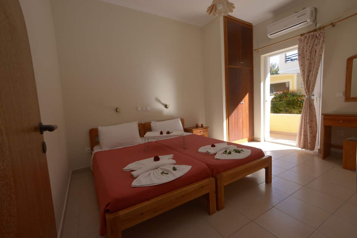 1 bedroom, blackout curtains, soundproofing, iron/ironing board