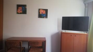 Basic-Doppel- oder -Zweibettzimmer, Gemeinschaftsbad | Zimmerausstattung