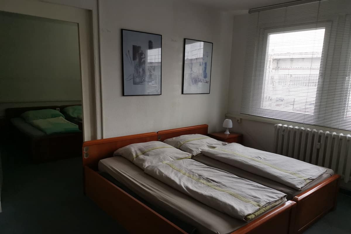 Basic Suite, Shared Bathroom | Room amenity