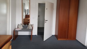 Kamar Double atau Twin Basic, kamar mandi umum | Fasilitas kamar