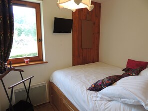 2 habitaciones, tabla de planchar con plancha y wifi gratis 