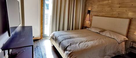 4 bedrooms, iron/ironing board, free WiFi