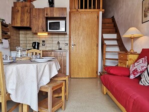 Fridge, microwave, coffee/tea maker, toaster