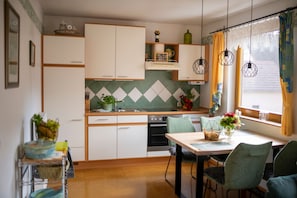 Private kitchen - Limerhof Vacation Cottage - Vacation Cottage (Waischenfeld)