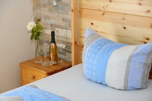 2 bedrooms, travel crib, WiFi, bed sheets - Vacation cottage Limerhof - Holiday cottage (Waischenfeld)