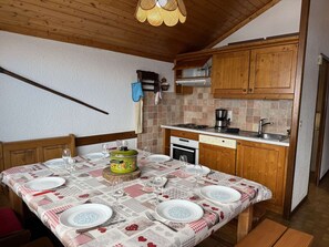 Fridge, microwave, oven, dishwasher - Studio with mezzanine Les Saisies, pets allowed (Les Saisies)