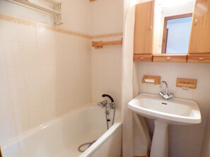 Bathroom - Studio in Les Saisies, ski-friendly, sleeps 4 (Les Saisies)