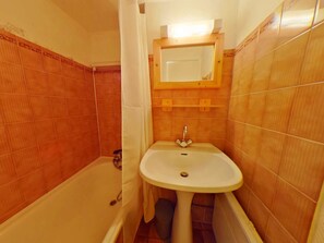 Bathroom - Charming 3-Room Duplex, 8 Pers, Near Center & Shops (Les Saisies)
