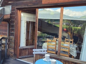 تناول الطعام بالخارج