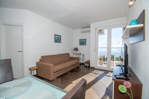 Living area - Trstenik Beach apartment (Split)