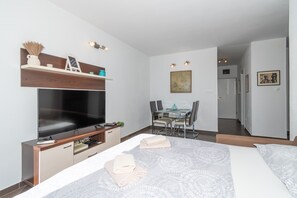 Standard Apartment, 1 Bedroom, Sea View, Sea Facing | Television - Trstenik Beach apartment (Split)