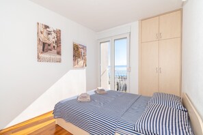 1 bedroom, soundproofing, iron/ironing board, cots/infant beds - Trstenik Beach apartment (Split)