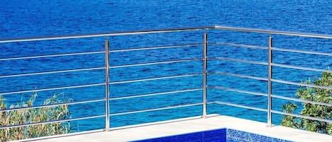 حمّام سباحة خارجي