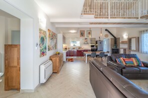 Télévision, cheminée