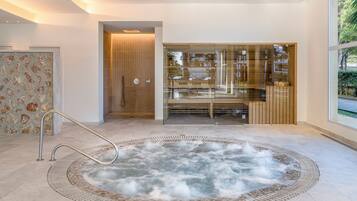 Een sauna, een bubbelbad