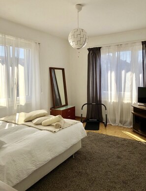 2 chambres, fer et planche à repasser, Wi-Fi, draps fournis