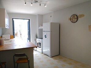 Réfrigérateur, micro-ondes, four, lave-vaisselle