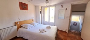 Fer et planche à repasser, Wi-Fi gratuit, draps fournis