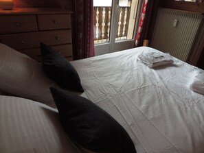 2 bedrooms