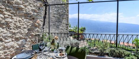 屋外ダイニングエリア