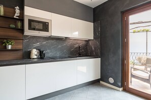 冷蔵庫、電子レンジ、コンロ、食器洗い機