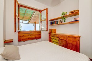 4 bedrooms, iron/ironing board, free WiFi, bed sheets - Villa Silva, with amazing lake view (Manerba del Garda)