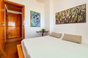 4 Schlafzimmer, Bügeleisen/Bügelbrett, kostenloses WLAN, Bettwäsche
