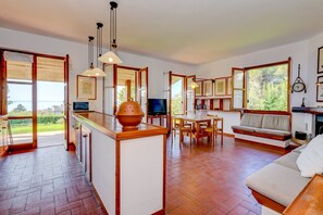 Flat-screen TV - Villa Silva, with amazing lake view (Manerba del Garda)