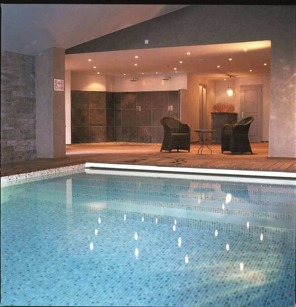 สระว่ายน้ำ