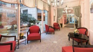 Unclassified image, 5 of 19, button - Hotel Le Cardinal (Paris)